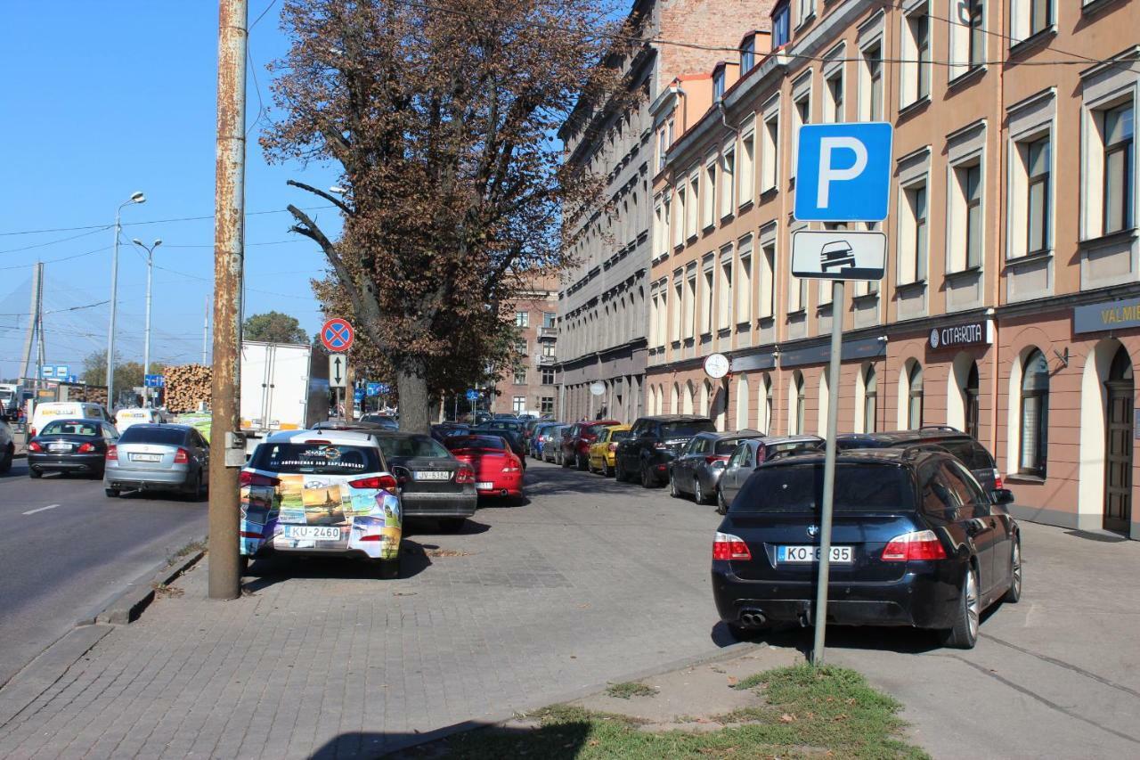 Three-Bedroom Apartment On Peldu 19 Rīga Exterior foto