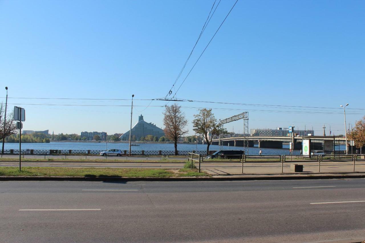 Three-Bedroom Apartment On Peldu 19 Rīga Exterior foto